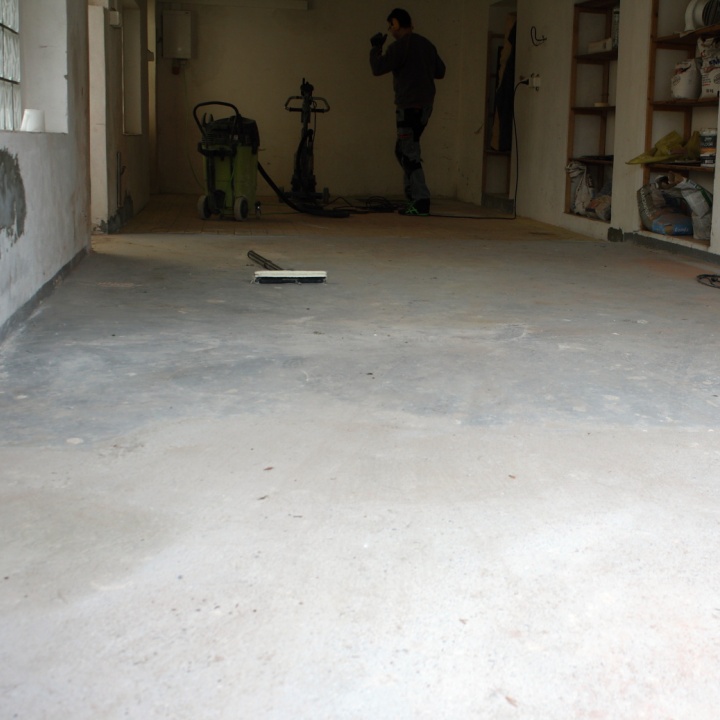Ukázková rekonstrukce podlahy v garáži