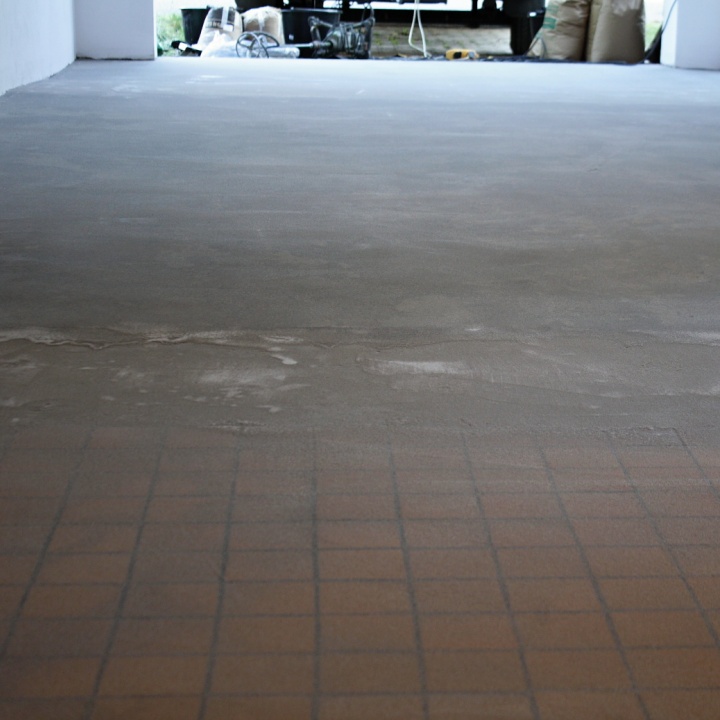Ukázková rekonstrukce podlahy v garáži