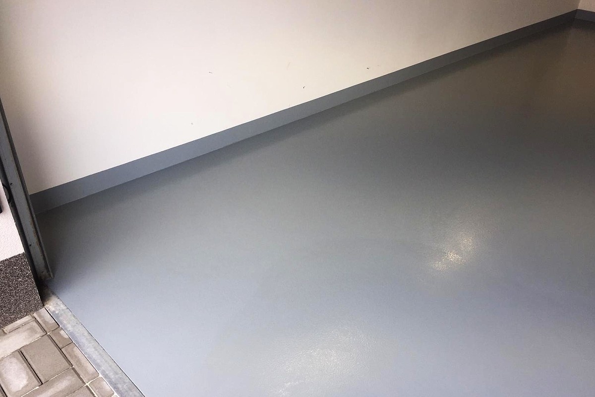 Nové podlahy v garážích