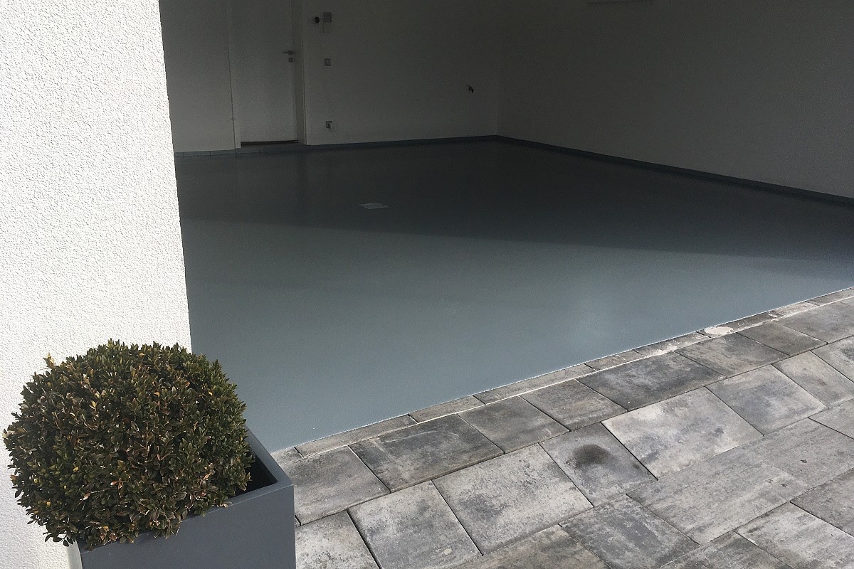 Nové podlahy v garážích