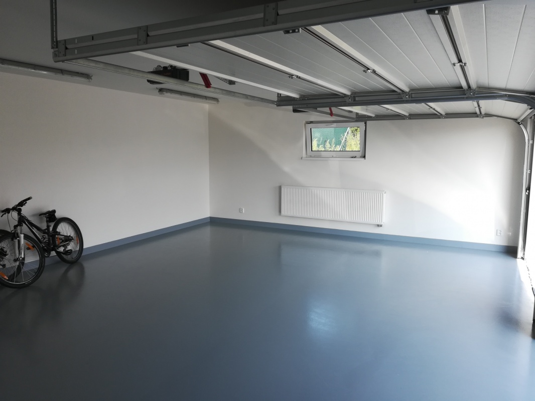 Nové podlahy v garážích