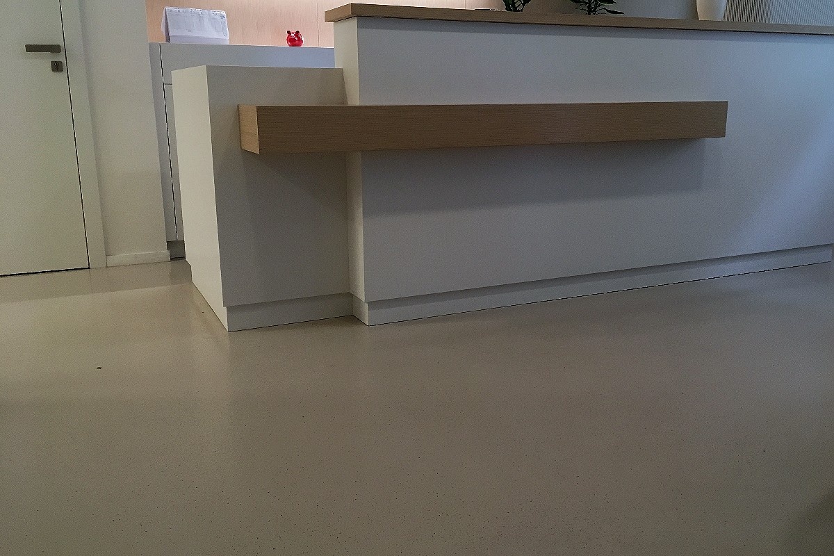 Podlaha v zubní ordinaci