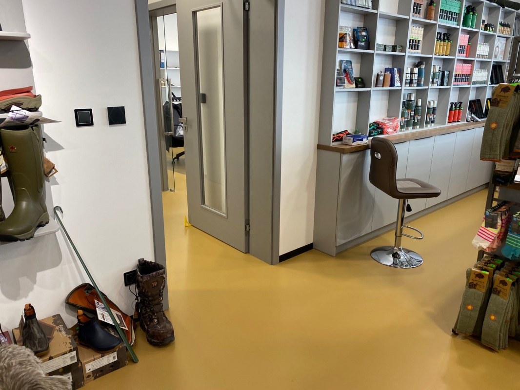 Podlahy a podlahové stěrky v komerčních prostorech