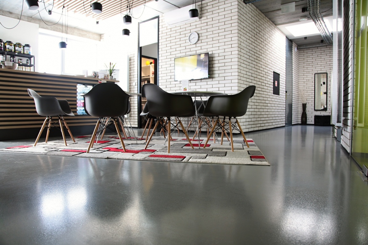 Podlahy a podlahové stěrky v komerčních prostorech