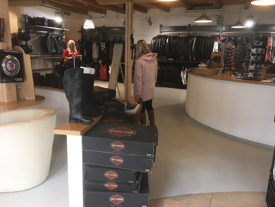 Podlahy a podlahové stěrky v komerčních prostorech